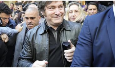 Javier Milei votó en las elecciones de CABA y calentó la pelea con el PRO: “Macri está hecho un llorón, se lo ve muy de cristal”