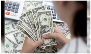 Sostenidas bajas del dólar futuro y financieros