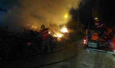 Controlaron un incendio de pastizales en el barrio San Andrés