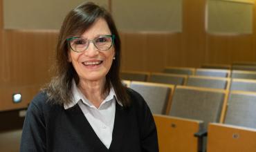 La física argentina que desentrañó la partícula de Dios ganó el Premio internacional L’Oréal-Unesco 2025: “Soy feliz curioseando los orígenes del universo”