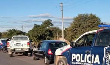 Desde un auto amenazó con un arma a dos motociclistas policias y fue detenido