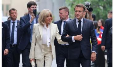 Brigitte y Emmanuel Macron se mostraron juntos tras el escandaloso manotazo