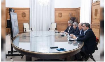 Francos y Caputo mantuvieron un Zoom con gobernadores para sumarlos al plan del "dólar colchón"
