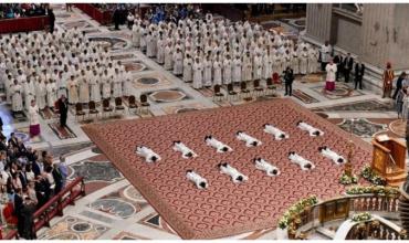  León XIV llamó a los nuevos sacerdotes a "ser creíbles" y "sanar una Iglesia herida"