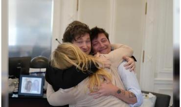 Crece el malestar de Karina Milei con Santiago Caputo por el síndrome de “la alfombra roja”