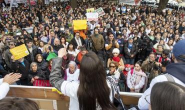 Garrahan: el Gobierno otorgó un aumento del 30% a los residentes, pero persisten las asambleas