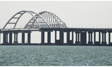 Ucrania informó que dañó gravemente el puente de Crimea