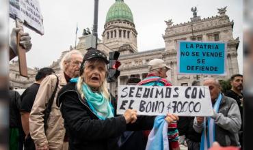Con el quórum al filo y el apoyo de la calle, la oposición busca sesionar por jubilaciones y discapacidad