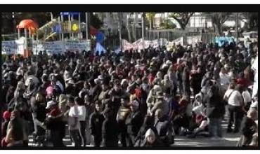 Trabajadores de La Salada protestan frente a la municipalidad de Lomas de Zamora