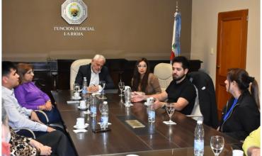 El TSJ recibió a representantes gremiales judiciales para abordar demandas del sector 