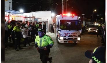 El senador colombiano Miguel Uribe continúa en estado crítico tras ser baleado