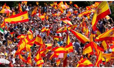 Miles de personas marcharon en Madrid en rechazo al gobierno de Pedro Sánchez y pidieron su renuncia