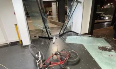 Militantes kirchneristas irrumpieron en el edificio de TN y Canal 13 tras la condena firme a Cristina Kirchner