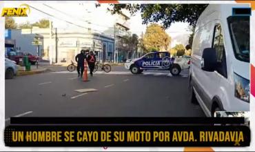 Motociclista cayó al asfalto tras maniobra inesperada de un peatón
