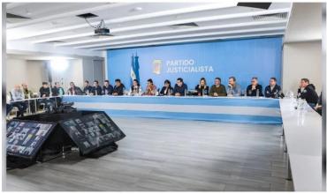 Intendentes de todo el país organizaron la movilización para acompañar a Cristina Kirchner a Comodoro Py