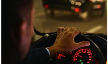 Seguridad vial: menos de la mitad de los conductores conoce qué luces usar para avisar de un adelantamiento