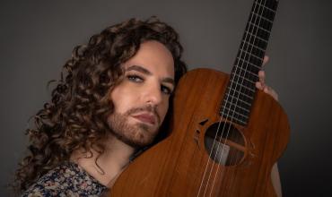 La Ferni: historia y triunfo de la cantante trans que cambió el folclore en Cosquín