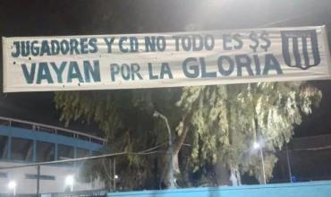 Fuertes pasacalles en Racing: fuertes críticas a Gallardo y advertencia a jugadores por el caso Salas