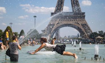 Ola de calor en Francia: París está en alerta roja y cierran la Torre Eiffel