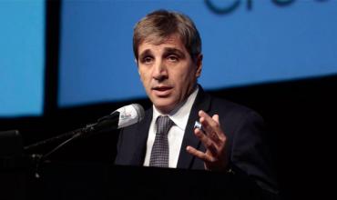 Caputo cruzó a quienes cuestionan el dólar barato y dijo que “hay un montón de gente que necesita que a Argentina le vaya mal”