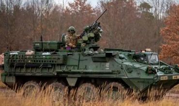 Luis Petri firmó un acuerdo con el jefe del Pentágono para incorporar vehículos blindados Stryker al Ejército