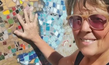 Lilita Baldi, la muralista de Caballito que transforma objetos rotos en arte con memoria e inclusión