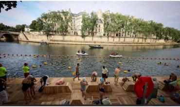 El Gobierno de Francia reabrió el río Sena para los bañistas por primera vez desde 1923
