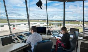 Controladores aéreos preparan medidas de fuerza en días claves de las vacaciones de invierno