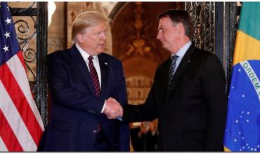 Donald Trump volvió a defender a Jair Bolsonaro y amenazó con imponer aranceles del 50% a Brasil