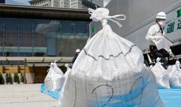 Japón traslada tierra de Fukushima a la sede del Gobierno en Tokio para un proyecto de reciclaje pionero