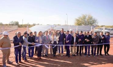 Ricardo Quintela inauguró el primer parque solar de Patquía