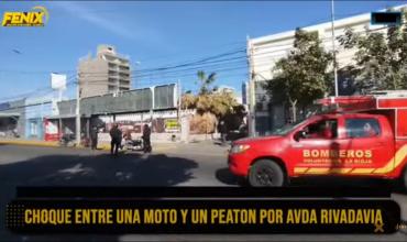 Siniestro vial en pleno centro: una motocicleta embistió a una mujer de 67 años