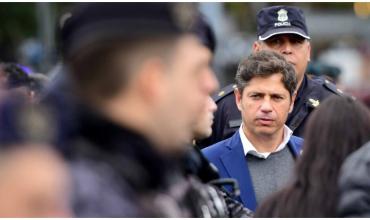 Kicillof habló sobre los 24 policías apartados por vínculos con un candidato de Milei: “Hay leyes que respetar”