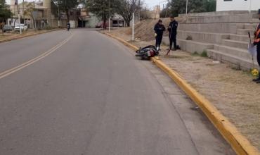  Motociclista cayó en avenida Primero de Marzo y fue trasladado al hospital