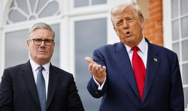 Trump recibe a Keir Starmer en Escocia y contradice a Netanyahu sobre la crisis humanitaria en Gaza