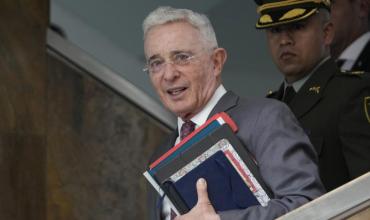Una jueza colombiana declaró culpable al expresidente Uribe por soborno en actuación penal y fraude procesal