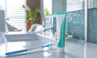 ANMAT prohíbe más de 70 productos cosméticos, dentales y aromatizantes por falta de registro sanitario