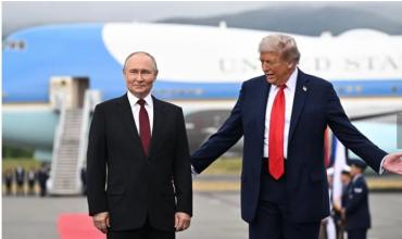 "Fue un espectáculo muy desagradable": la cálida bienvenida que le dio Trump a Putin provoca duras críticas en Ucrania