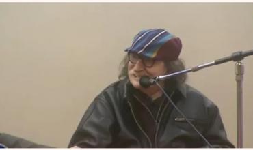 Charly García recibió el Doctor Honoris Causa de la UBA y sorprendió al aparecer en la ceremonia