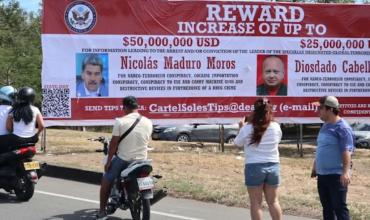 Instalaron una valla con recompensa por Maduro y Cabello en la frontera de Colombia y Venezuela