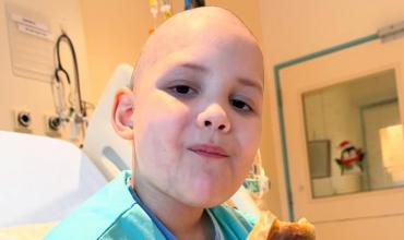 Santino venció la leucemia tras un doble trasplante de médula en Singapur