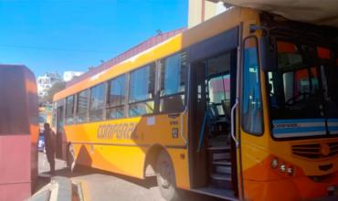 Córdoba: un colectivo se estrelló contra un hospital y dejó al menos ocho menores heridos