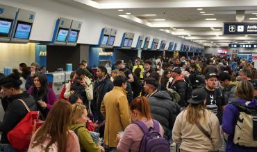 El Gobierno advierte con sanciones ante los paros de controladores aéreos