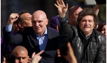 La millonaria multa que podría recibir José Luis Espert por haberse ido en moto y sin casco