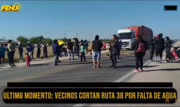 Vecinos de Agrupación Gaucha cortaron la Ruta 38 en reclamo por la falta de agua
