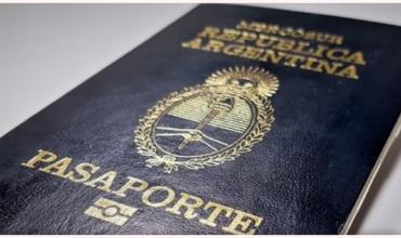 Denuncian fallas en miles de pasaportes y están pidiendo a los argentinos que los devuelvan
