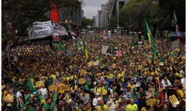 Brasil: miles de personas salen a las calles antes del veredicto judicial por golpismo contra el ex presidente Jair Bolsonaro