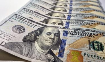 Se disparó el dólar y el riesgo país supera los 1.100 puntos