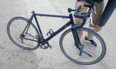 Choque entre camioneta y bicicleta en Chepes terminó sin heridos