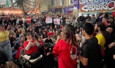 Estudiantes de la UBA tomaron la Facultad de Filosofía y Letras en protesta contra el veto de Milei